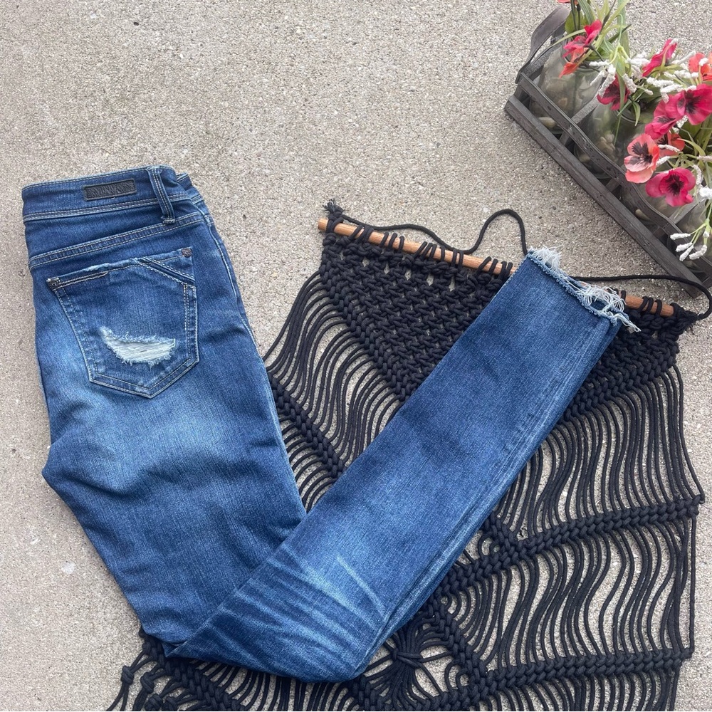 Buckle Black Distressed Skinny Jeans Size 25